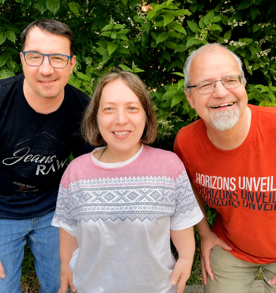 Das Büroteam von WolfSpirit am Telefon